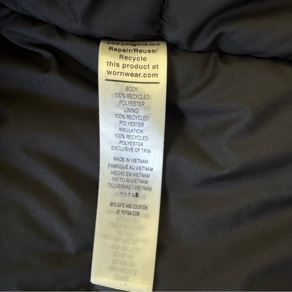 Youth Patagonia Black Ski Jacket
Size Small (7/8) - Picture 15 of 15